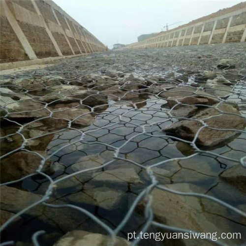 Instalação da malha de reforço de malha de arame de pedra